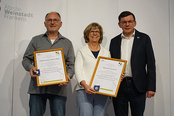 Stadtplakette für sportliche Verdienste: Rita Schaupp (TV/DJK Hammelburg) und Heinz Frötschner (Kgl. privi. Schützengesellscahft v. 1462 Hammelburg)
